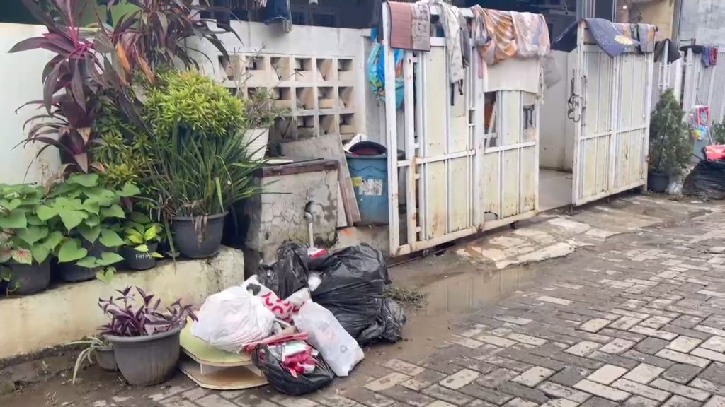 Salah satu rumah warga Perumahan Grand Sutera yang terdampak banjir. (Jejakbanten/RK)