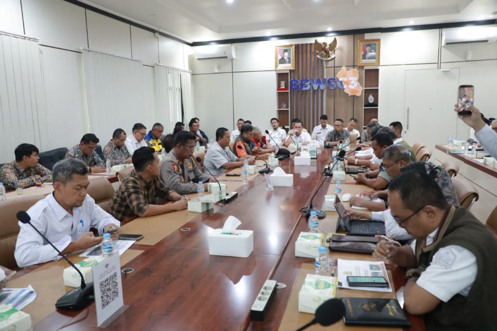 Suasana rapat koordinasi di kantor BBWSC3. (Jejakbanten/RK)