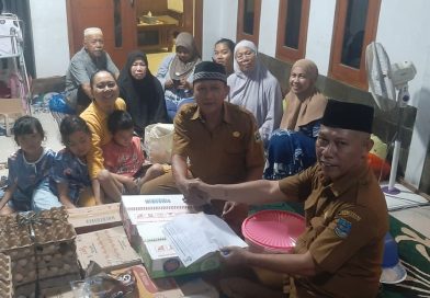 DPMPTSP Kabupaten Serang Salurkan Bantuan Sembako Untuk Korban Terdampak Banjir di Carenang