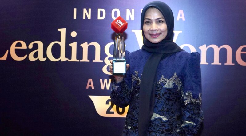 Bupati Serang Raih Penghargaan Leading Women Bidang Percepatan Ekonomi Daerah