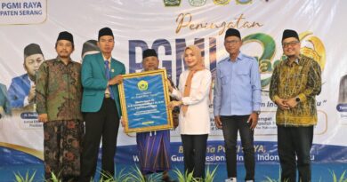 Bupati Serang Naikkan 50 Persen Insentif 7.355 Guru Madrasah dan 8.686 Guru Ngaji Bupati Serang Naikkan 50 Persen Insentif 7.355 Guru Madrasah dan 8.686 Guru Ngaji