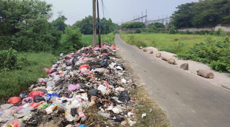 Timbulkan Bau Busuk, Warga Warung Jaud Keluhkan Tumpukan Sampah Liar