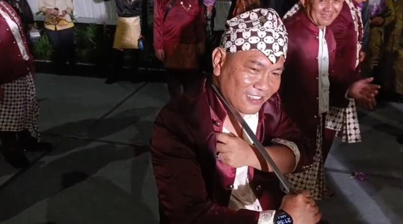 Sabet Juara 3,Kadisparpora Kota Serang Unjuk Aksi Debus di APEKSI 2026 Medan