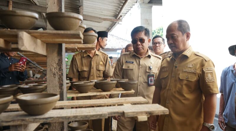 Wabup Serang Ajak Warga Kosambi Pertahankan Sentra Gerabah dan Perkuat Daya Saing Produk