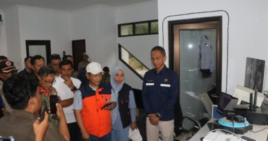 Gunung Anak Krakatau Siaga, Wabup Serang Pastikan Pantai Anyer Aman