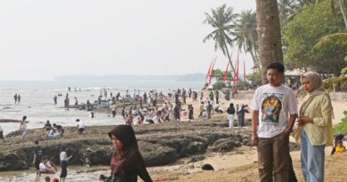Masih Jadi Favorit, 273.158 Wisnus dan Wisman Kunjungi Pantai Anyer-Cinangka Selama Libur Sekolah