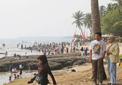 Masih Jadi Favorit, 273.158 Wisnus dan Wisman Kunjungi Pantai Anyer-Cinangka Selama Libur Sekolah
