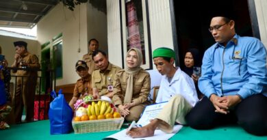 Tetap Berkarya Meski Keterbatasan Fisik, Bupati Serang Puji Kegigihan Nurhidayat