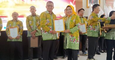 Pendonor 50 Hingga 75 Kali Dapat Penghargaan Dari PMI Banten Pendonor 50 Hingga 75 Kali Dapat Penghargaan Dari PMI Banten