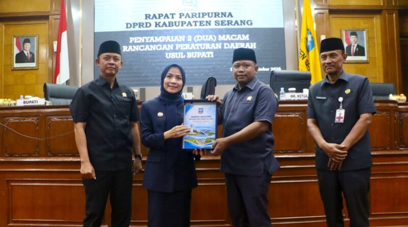 Bupati Serang Sampaikan Usulan Dua Raperda di Paripurna DPRD 